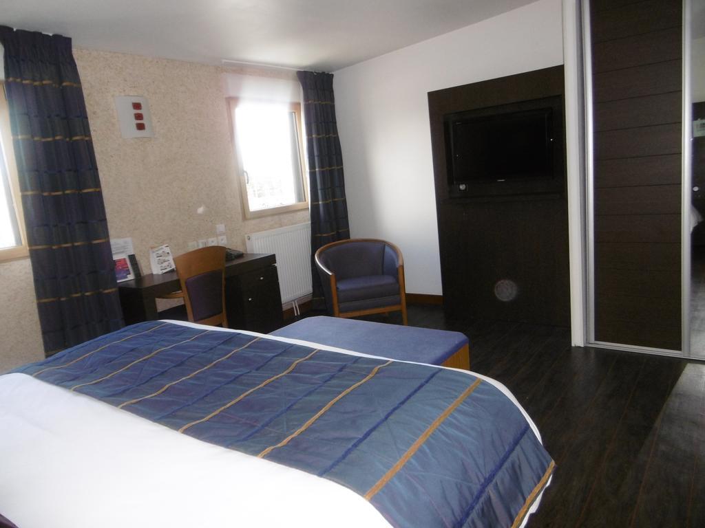Hotel De L'Arrivée Guingamp Exterior foto