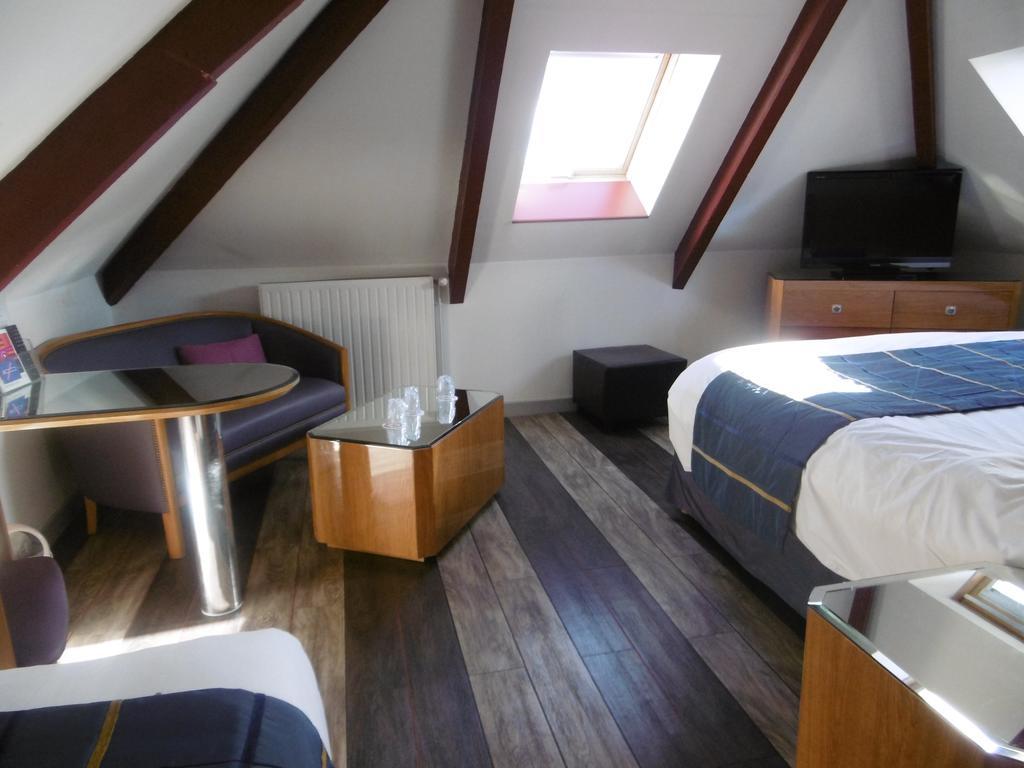 Hotel De L'Arrivée Guingamp Exterior foto